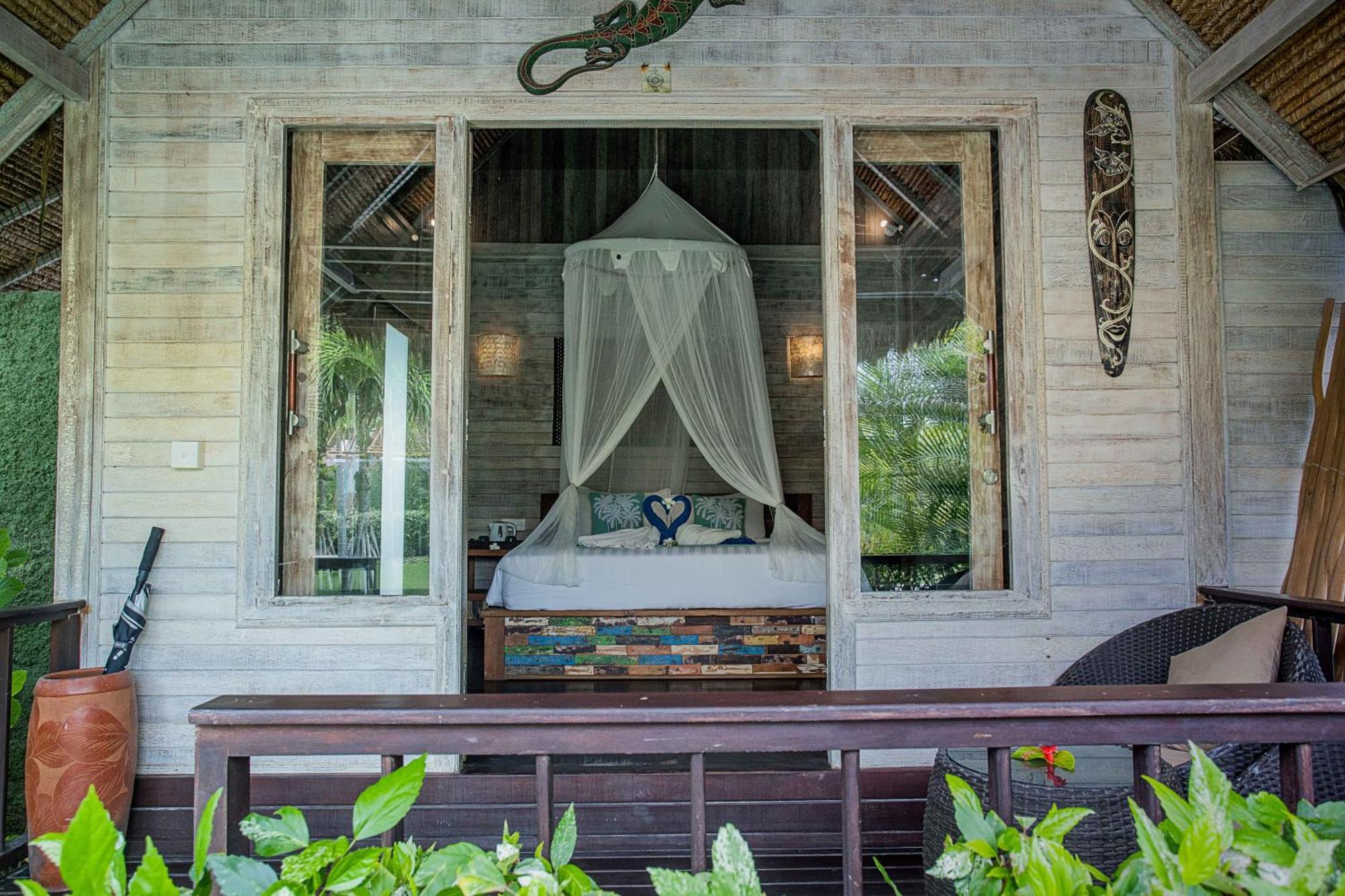 Water Blow Huts Lembongan Exterior photo